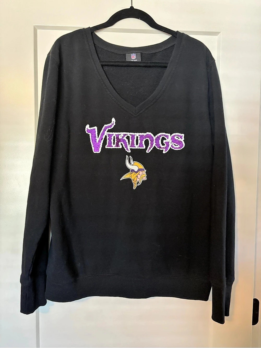 NFL Team Apparel Minnesota Vikings V-Neck Sweatshirt Size Large